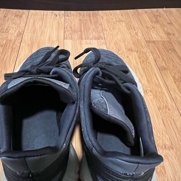 Adidas - Picture 3 of 4